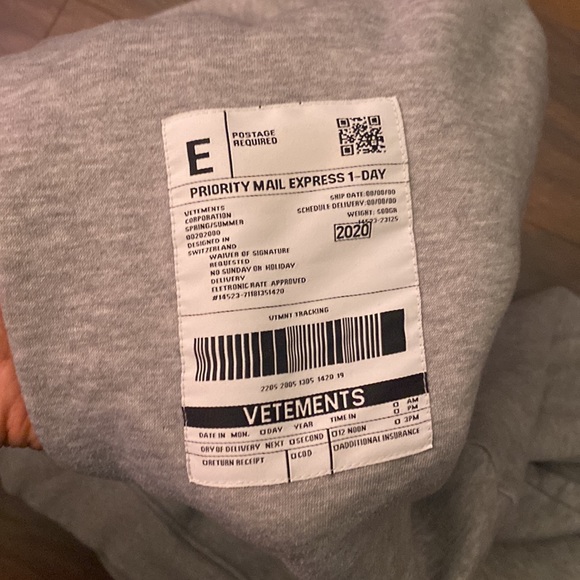Vetements Shipping Label Hoodie 2020 - Picture 2 of 3